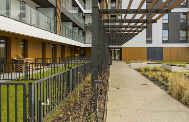 Horse Racing View 8th Floor by Renters - Photo 35