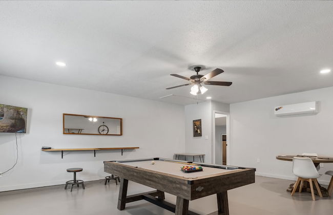 Spacious Retreat 8 Bedroom River - Photo 33