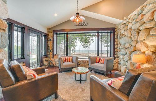 1 Mi to Dtwn! Lakefront Earl Young Charlevoix Home - Foto 1