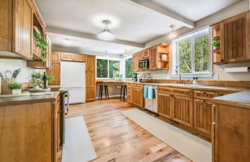 Hillside Cottaga- Private pond, hot tub, game room, by ONP - Foto 13