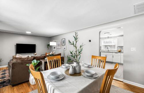 Warm & Comfy 2BR, Huge Backyard, Great Location! - Photo 18