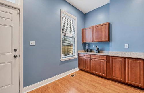 2 Entire bldgs - Great for large groups - Photo 8