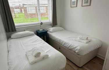 Family friendly 3 bedroom bungalow - Photo 8