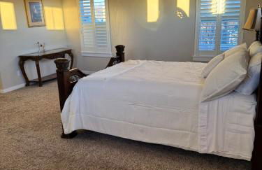 Spacious 4BR Retreat-Lush Garden - Foto 9