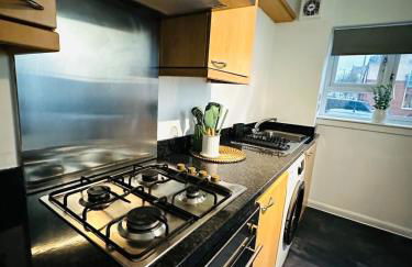 Modern 2 Bedroom Ground Floor Apartment near city centre - Photo 40