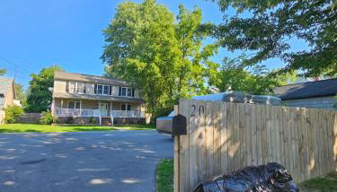 Whole House - HUGE, Modern & New Niagara Shoreline Home Rental - Foto 5, Garden view, Lobby or reception