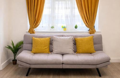 3 Bedroom Family Home with Drive & Garden near South Wimbledon - Foto 4