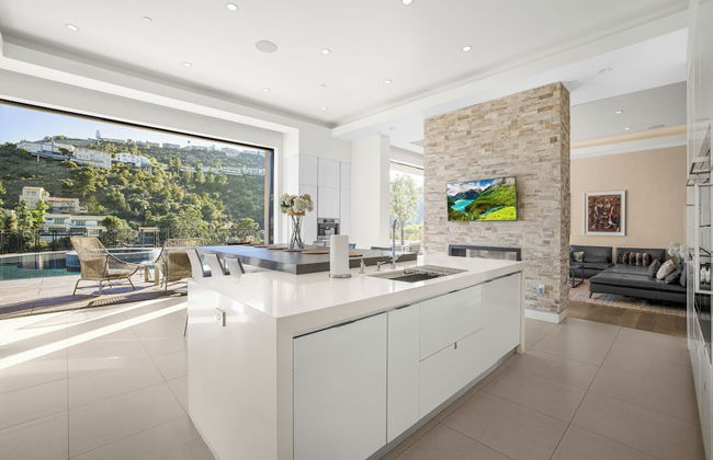 Zorada - Private Hollywood Hills Luxury With Endless Amenities and City Views - Photo 14