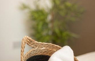 Stylish 5Bedroom Getaway in Quiet Mildenhall Area - Photo 25