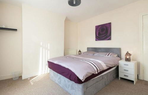 Comfy Home King Size Bed close to Asda & Sefton Park, Very Fast WIFI! - Foto 6