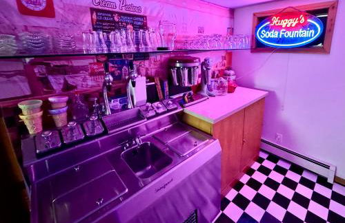 Private Forest Lodge Near Silverwood Theme Park - Sleeps 10 - Foto 7