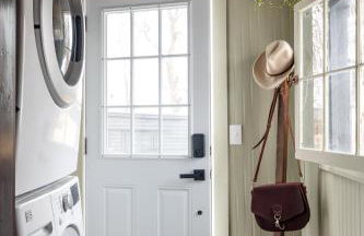 Designer Home, Hot Tub, Private Yard, & Projector - Foto 17