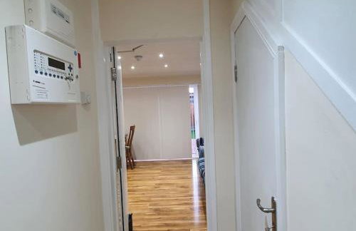 5 Bedroom House by monishortlets - Foto 72