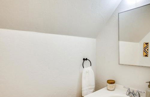 Spirit Lake Home with Fenced Yard 1 Mi to Water! - Foto 15