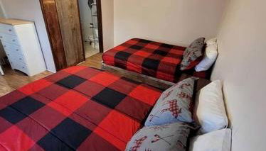 Amazing Cottage with Fire Pit and Fishing in Wellston, Michigan - Foto 4