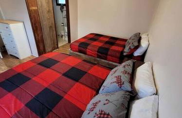 Amazing Cottage with Fire Pit and Fishing in Wellston, Michigan - Foto 4