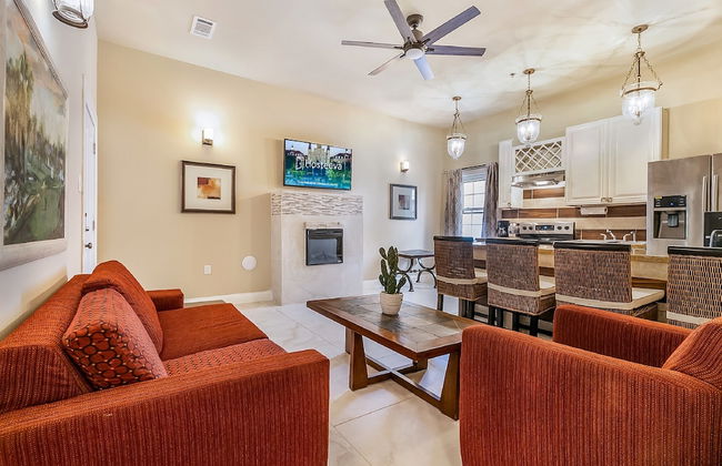 2BD Spacious condo Steps from ST Charles - Foto 1