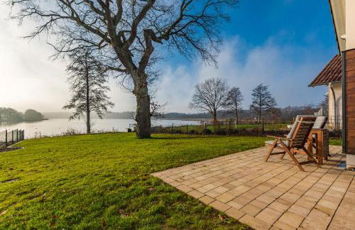 5 Sterne Ferienhaus direkt am See mit Sauna-Kamin-Garten - Foto 1