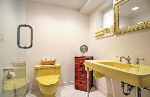 Elegant Riverfront Home with Expansive Views - Foto 20