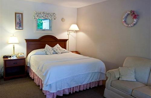 Stylish Vacation Rental for Couples Overlooking West Penobscot Bay, Maine - Foto 4