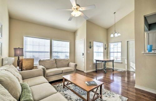 Walk to Lake Family Gem with Pool Access in Afton - Foto 5