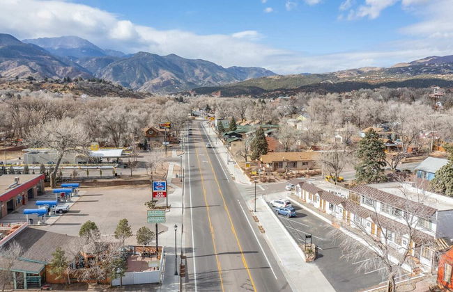 1BD Cozy Suiterestaurants & Hiking!dogs Welcome - Photo 28