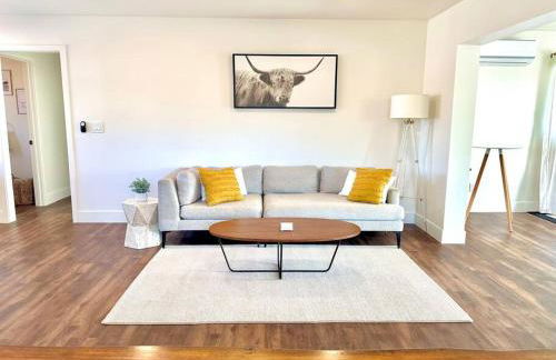 Modern Home with View and Large Private backyard - Foto 30