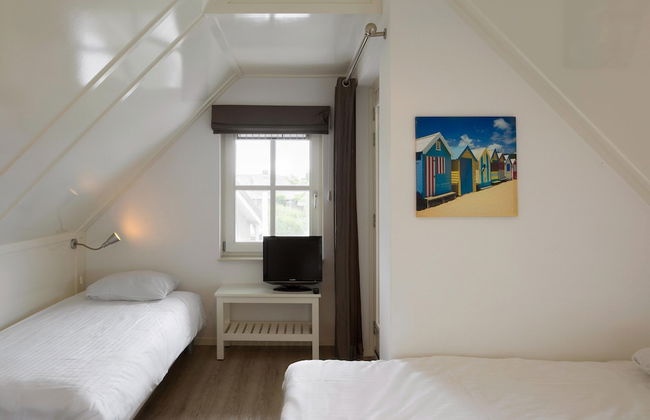 Giethoorn Villa With Modern Touch - Photo 3