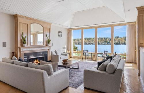 Stunning Waterfront Mansion with Pool and Hottub - Foto 2