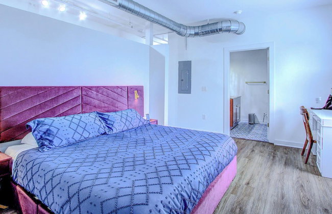 BRAND NEW Modern 1BD Loft in Downtown with free parking - Photo 98