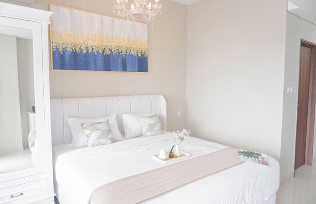 Homey Living and Well Designed Studio Room at Royal Sentul Park Apartment - Foto 2