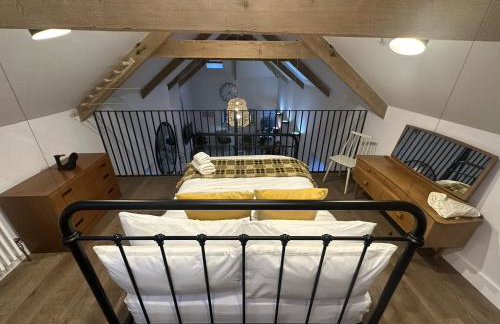 Beudy at Pentrecelyn - a gorgeous barn conversion with hot tub - Foto 27