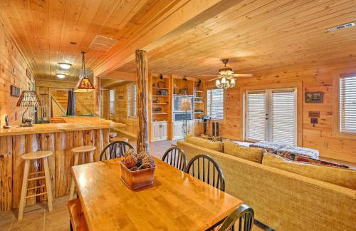 Lake Hartwell Lodge with Dock, Theater and Hot Tub! - Foto 23