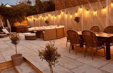 Luxury House Sleeps 14 With Secret Bar Near Bath - Photo 15