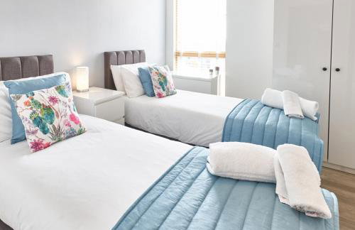 ShortstayMK Vizion apartments, with free superfast wi-fi, parking - Foto 40