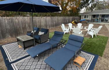 Peaceful Lakeside Retreat - Cozy 3BR Waterfront Home - Foto 1