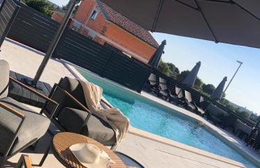 Villa Mina with a private pool in Pula - Photo 49