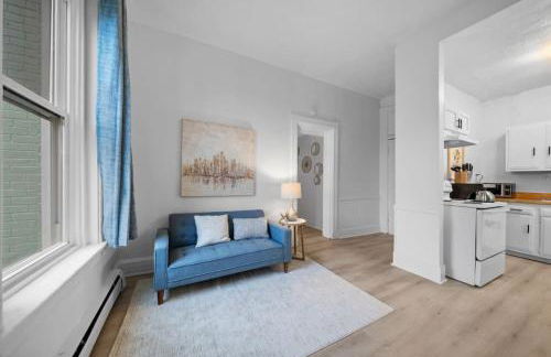 Cozy 1BR with Parking - Near UC, Zoo, Downtown - Foto 1