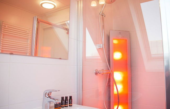 5 bedroom House in Tholen with sauna and hot tub - Photo 5