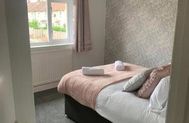 The Snug, ideal for sporting events and city breaks, hidden nook in the Heart of Newcastle, with parking, Wifi, Smart Tv, close to all local travel links - Foto 9