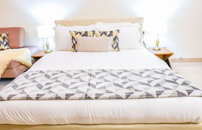 Fully Furnished Studio in Azizi Aliyah - Photo 5