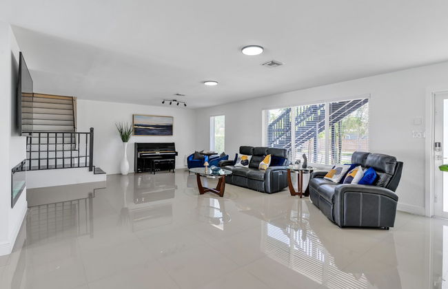 Luxury Escape: Pool, Hot Tub, Gym And More! 6 Bedroom Villa by RedAwning - Foto 17