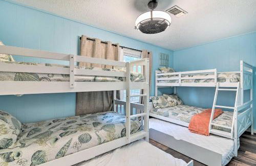 Galveston Group Getaway with Private Yard and Fire Pit - Foto 18