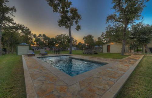 Upscale Home With Pool and Firepit - Close to Mercer St! - Foto 76