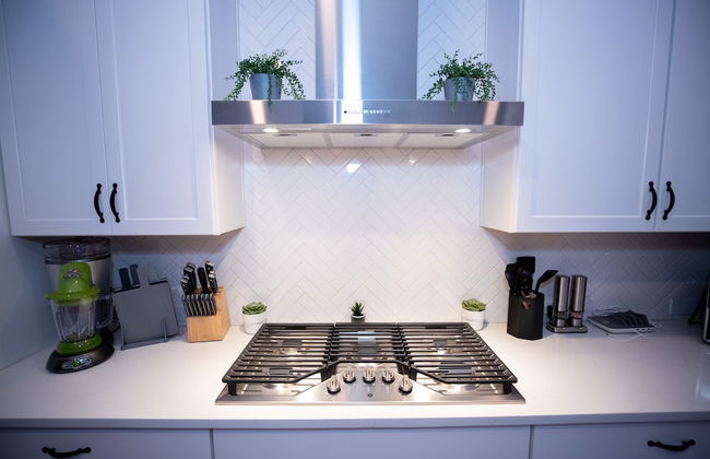 Brand New Modern Pet Friendly Zen Home W/ Private Home Theater & Hot Tub! 2 Bedroom Home by RedAwning - Photo 16