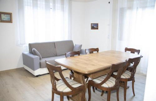 House Storile - Photo 3