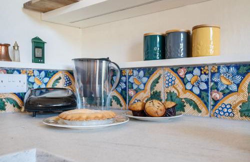 Artist's Studio - Photo 21