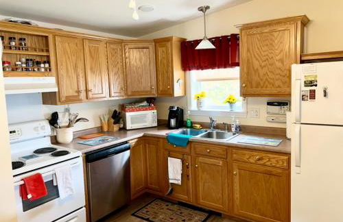 2026 Summer Cottage Sleeps 6, 2 Bedrooms Sun Room Jaccuzi 1 Mile to Beach! - Foto 17