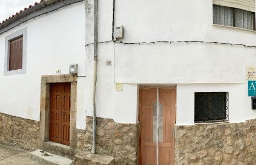 Holiday Home in Villamiel with Mountain Views - Foto 1