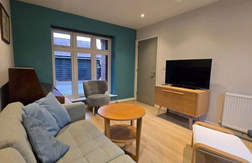 CHERRY MEWS by BOURNECOAST - A Detached Holiday Home with Parking and a Garden - HB7358 - Foto 5